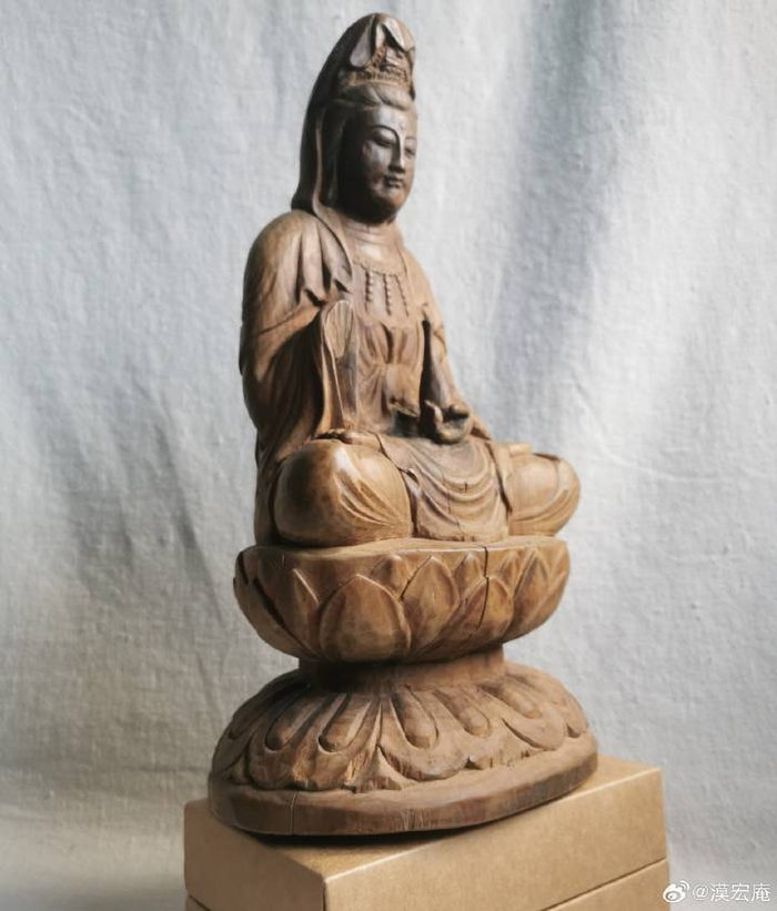 晚明或清早期金丝楠木雕观音菩萨造像