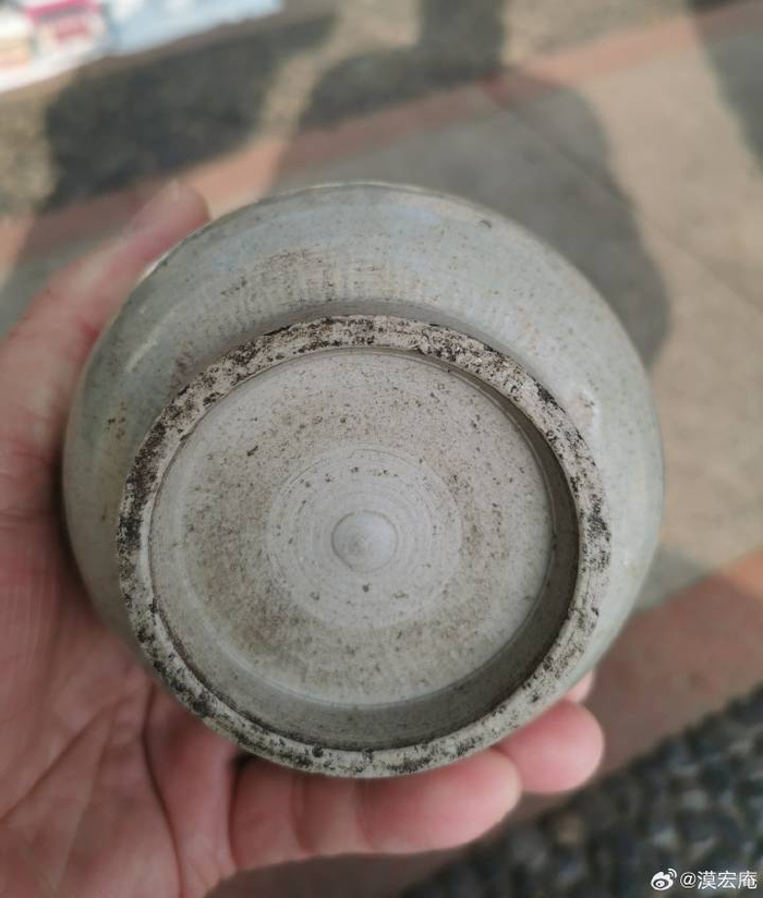 元末或明初白釉鸡心罐