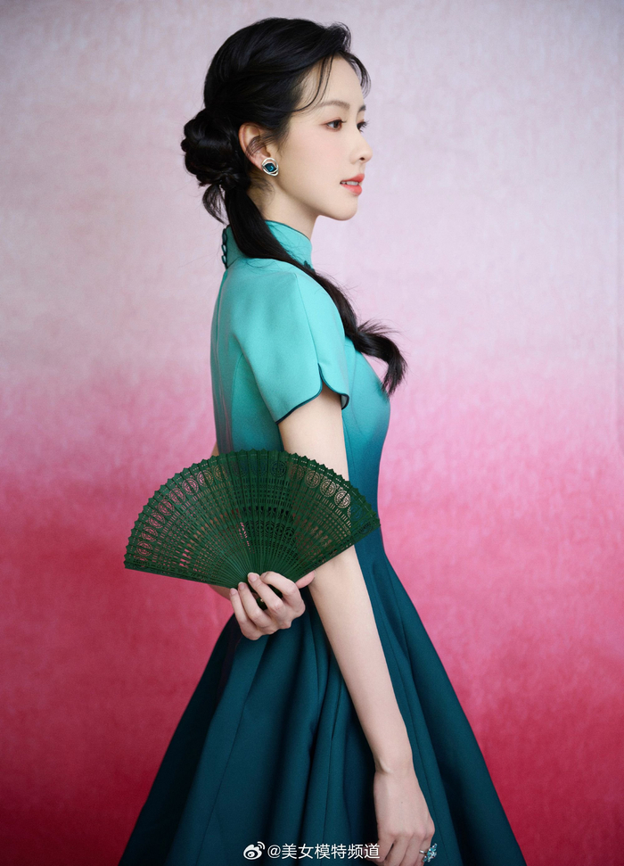 陈都灵复古风写真