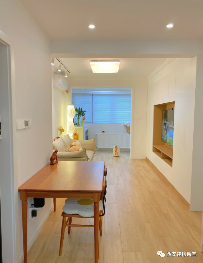 木纹砖全屋通铺,省钱又实用的85㎡两室装修|木纹砖|通铺|榻榻米_新浪