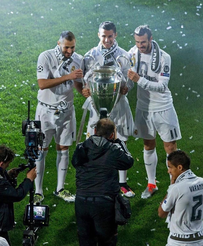 绝对巨星本泽马生日快乐