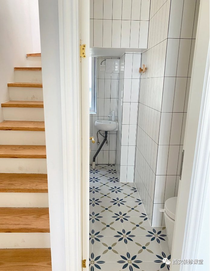 室内楼梯下成就卫生间,空间利用新招|楼梯|卫生间|空间_新浪新闻