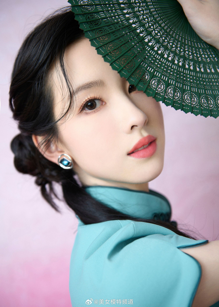 陈都灵复古风写真