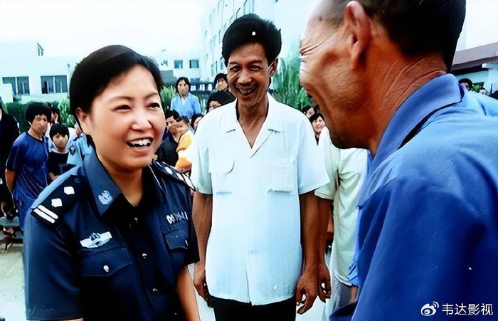 “女神警”任长霞:40岁殉职,丈夫4年后离世,独子也当了警察|家庭|女局长|母亲|父母|女儿_新浪新闻