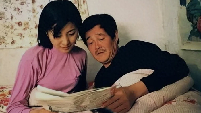 赵本山第一任妻子葛淑珍,被离婚时不吵不闹,带重疾儿子坚强生活