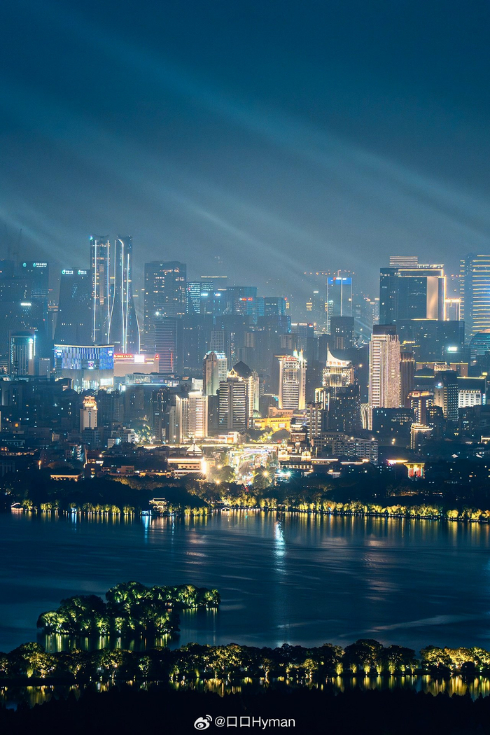 重阳前夕登北高峰远眺杭州残亚运会开幕式