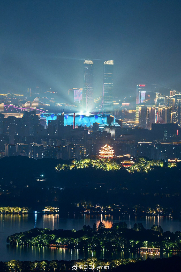 重阳前夕登北高峰远眺杭州残亚运会开幕式