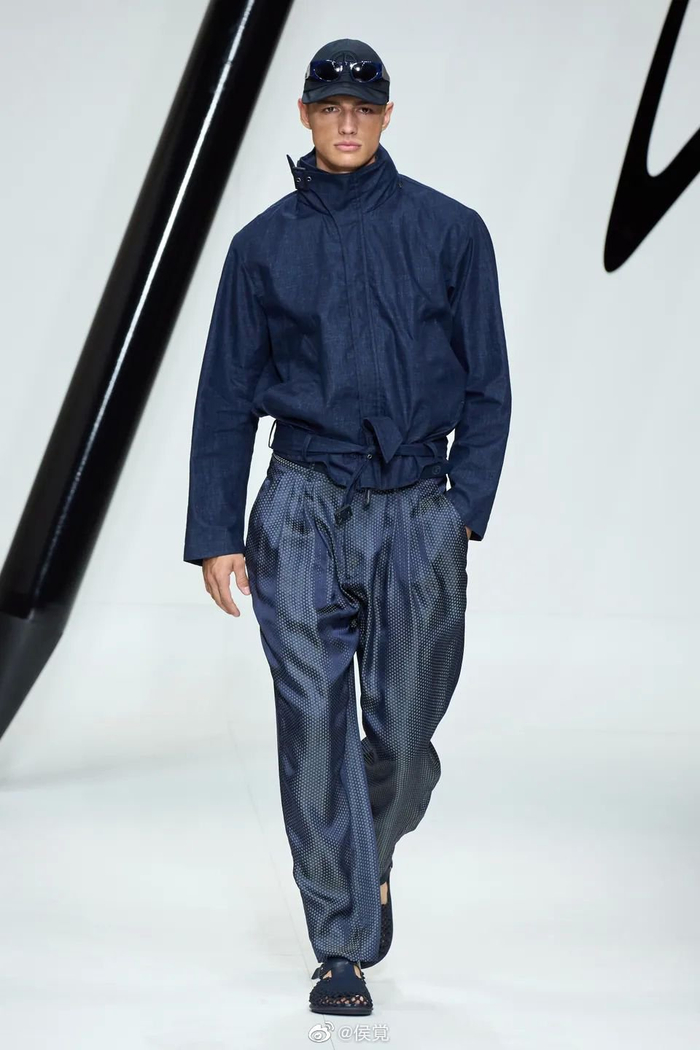 giorgioarmani2024春夏系列男装秀营造度假氛围感
