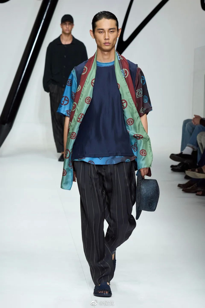 giorgioarmani2024春夏系列男装秀营造度假氛围感