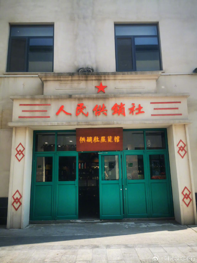 挑一个晴朗的日子,来印象济南·泉世界走走,平常的生活也能流淌出诗情