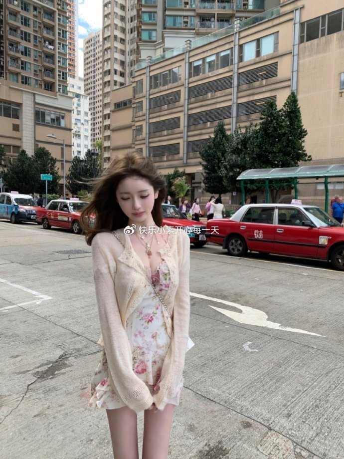 王思聪女友懒懒分享最新穿搭,恋爱3年疑似结婚,和王公子很恩爱|你的懒懒llan|校长|日常|夫妻|日系_新浪新闻