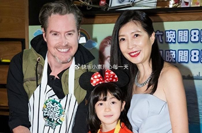 夏克立路边抱头痛哭,离婚后人财两空,黄嘉千胜诉但情绪低落