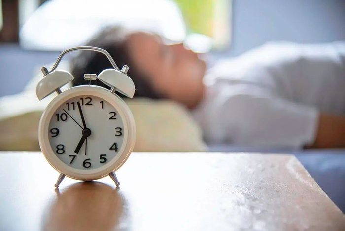 另外,不管晚上睡眠好与坏,早上不能赖床,中午不要午睡补觉.