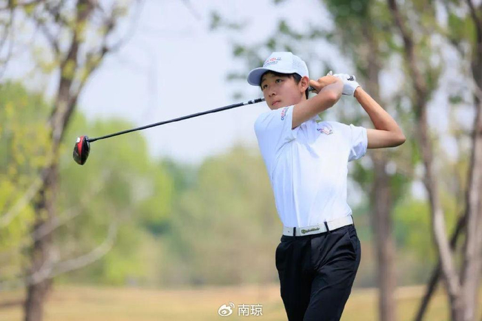 汇丰青少年天津站a组开赛男子周福洋交个人最佳赵婧如领跑女子