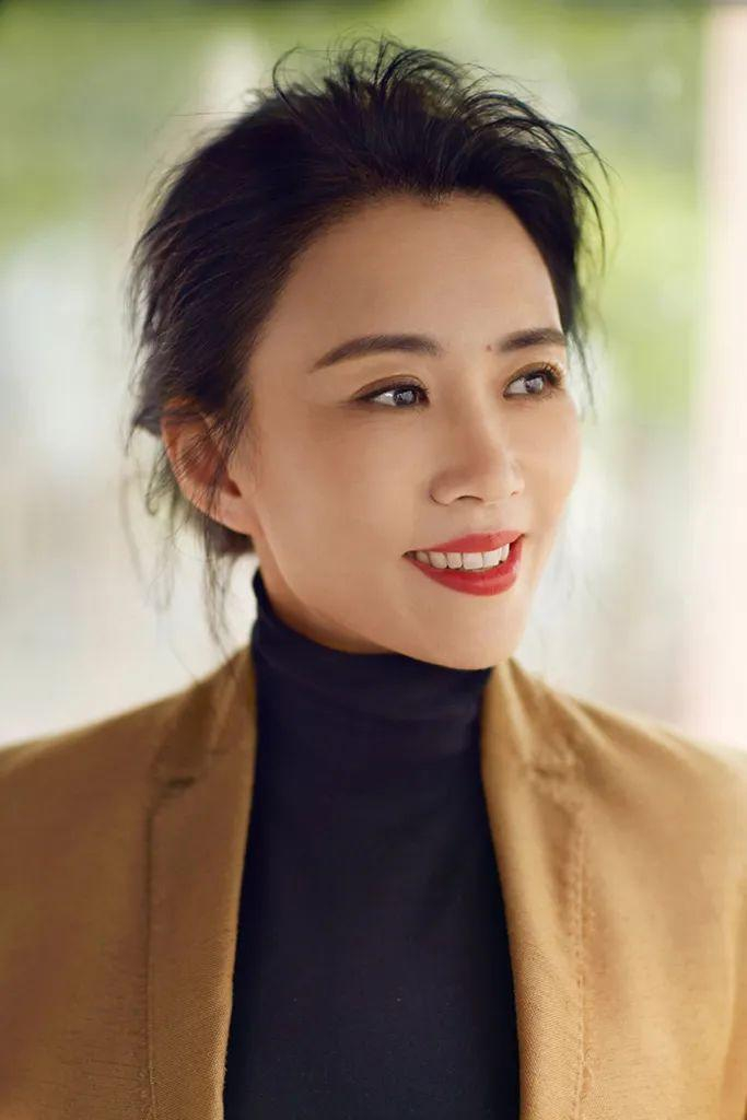马丽一毕业就结婚，与丈夫恩爱30余年生子，如今幸福美满让人羡慕|马丽|结婚|拍戏_新浪新闻