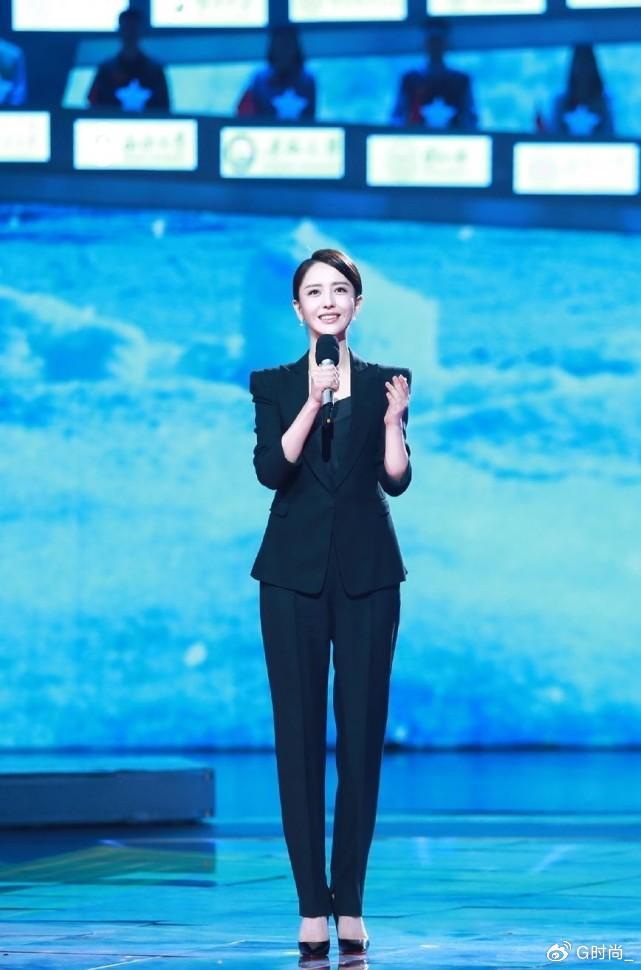佟丽娅越老越美!"大女人风"穿搭耀眼全场,同框超模吕燕也不输