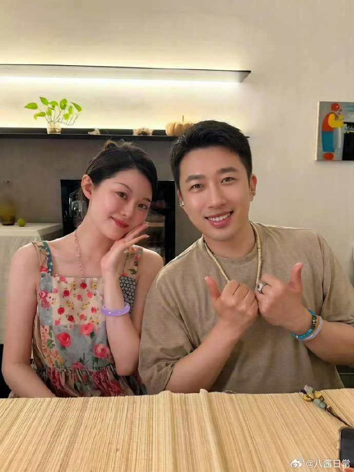 于正晒与晚晚的合照,回应网友质疑,称骂晚晚的人都是嫉妒她|跨界|怀孕|话题|反击|言论_新浪娱乐_新浪新闻