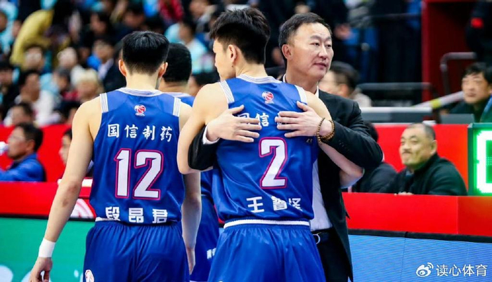 广东短板明显，新疆2主力受伤！刘维伟感谢王睿泽，丁伟被喊下课|浙江队|季后赛|广东男篮|上海|青岛市_新浪体育_新浪新闻