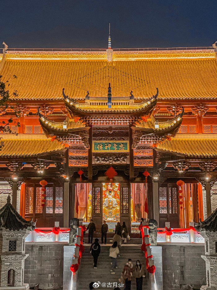 "我们南昌万寿宫的夜景超美的好吗,外地的朋友快来逛南昌万寿宫呀