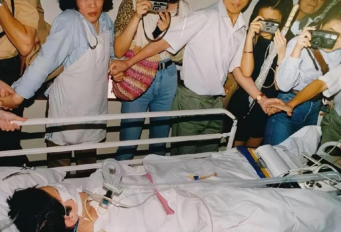 一个送她出嫁,一个为他扶灵|何超琼|陈百强|赌王_新浪新闻