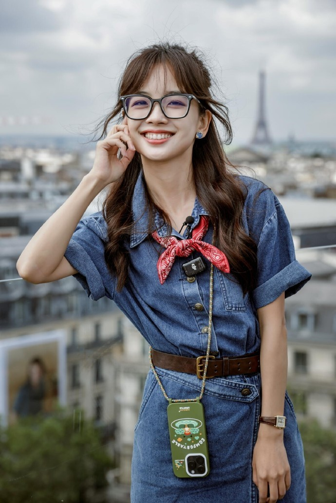 王冰冰,眼镜甜妹上线