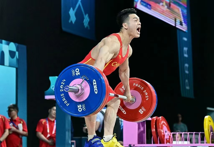 当时69公斤级队内的头号选手是廖辉,只因赛前出现严重伤病,才让石智勇