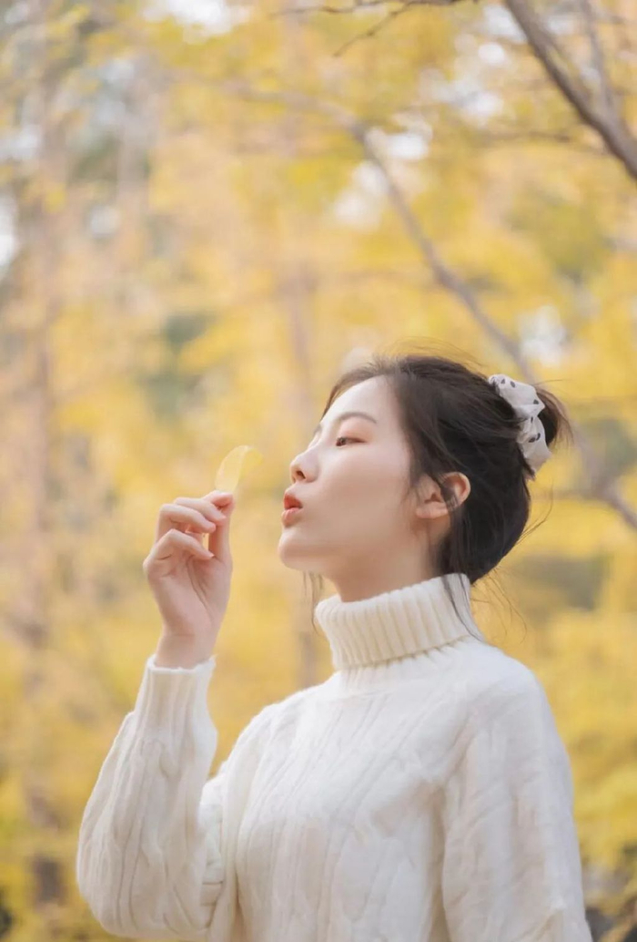 一个人拍照不尴尬,收好这份拍摄攻略,单人照也能又美又自然