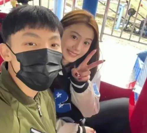 前女友变现女友cba徐杰爱情事业双收获两人隔空比心展现爱意