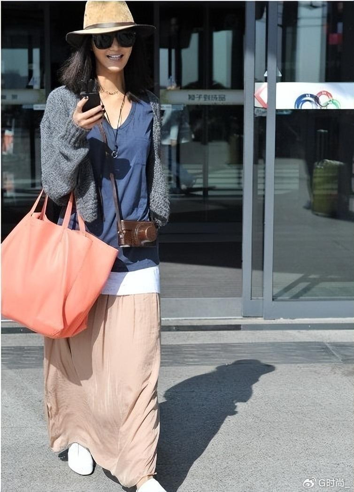 女人可以不漂亮,但一定要有气质!学简约"t恤 长裙",优雅大气