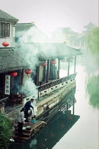 孤燈寒照雨,深竹暗浮煙.更有明朝恨,離杯惜共傳.