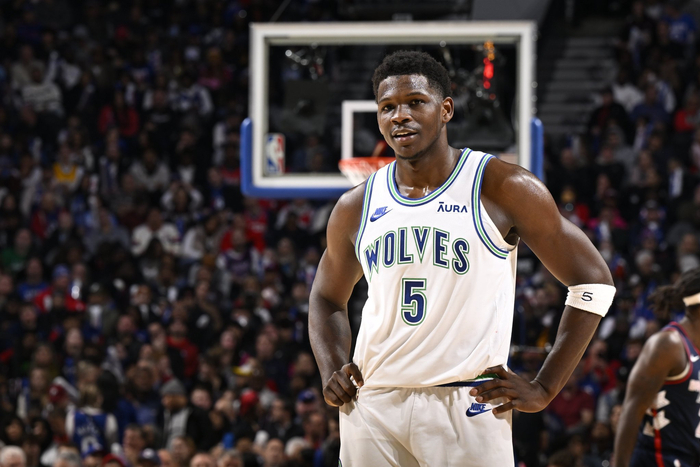 森林狼这边爱德华兹戈贝尔和李凯尔也都是赛前决定是否出战