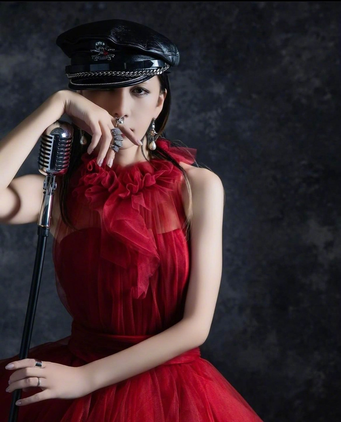 中岛美嘉 身穿「nana」服装的照片