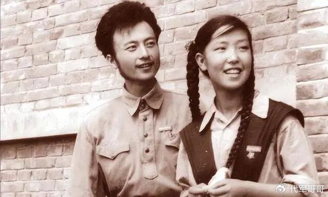 唱家胡松华:和妻子恩爱60年,老伴离世后,他晚年生活过成这样__财经头条__新浪财经