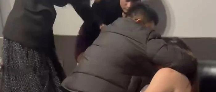 狗血！女抓老公，男抓老婆！某地上演罕见男女混合现场抓！