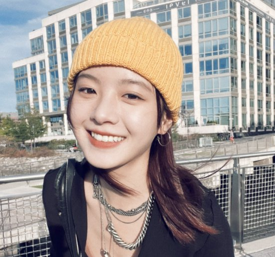 李庚希被曝和杨润泽牵手牵肩,恋情曝光!
