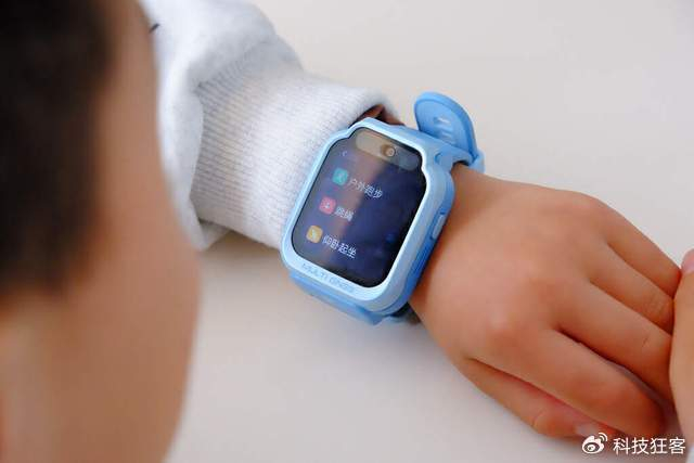 乃至与米家智能家居设备的互联互通,这款手表都能轻松应对,为孩子们的