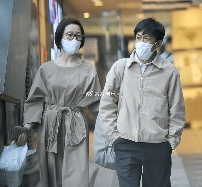 50岁宫泽理惠近照曝光,优雅气质不变,和老公森田刚牵手很恩爱|女儿|母亲|父女|夫妻|美人_新浪娱乐_新浪新闻