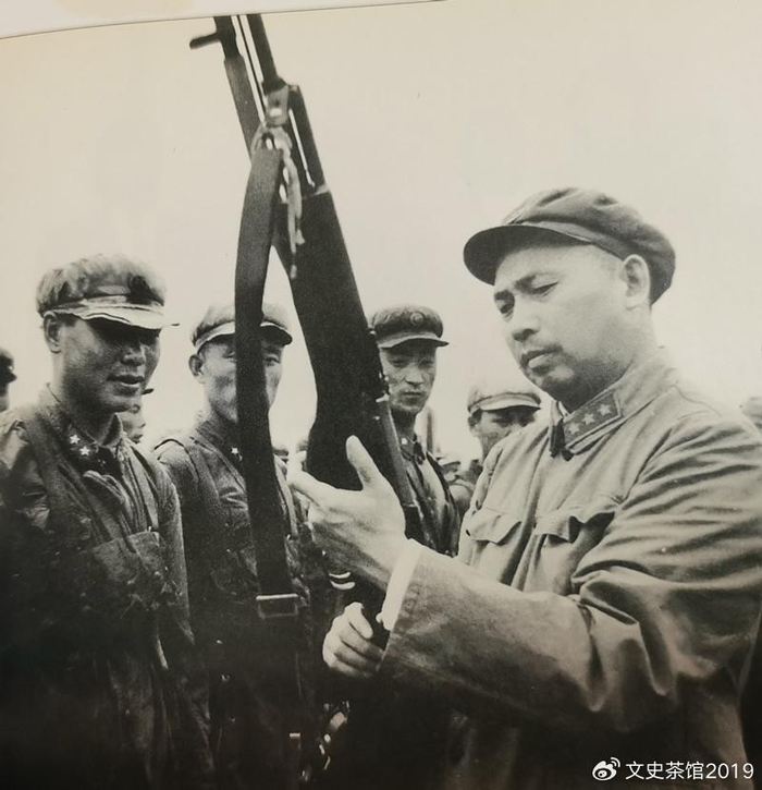 李天佑用手指的这位将军,军衔和名气不如他,成就却在他之上|刘兴元|李天佑|黄永胜_新浪新闻