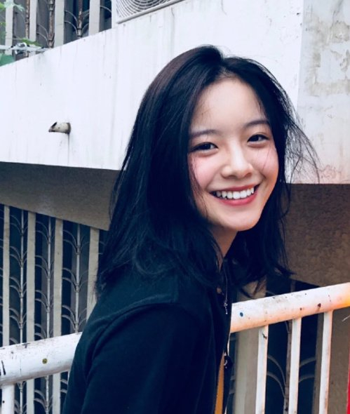 李庚希被曝和杨润泽牵手牵肩,恋情曝光!