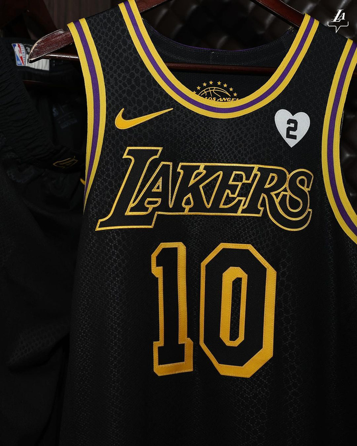 今天的黑曼巴球衣