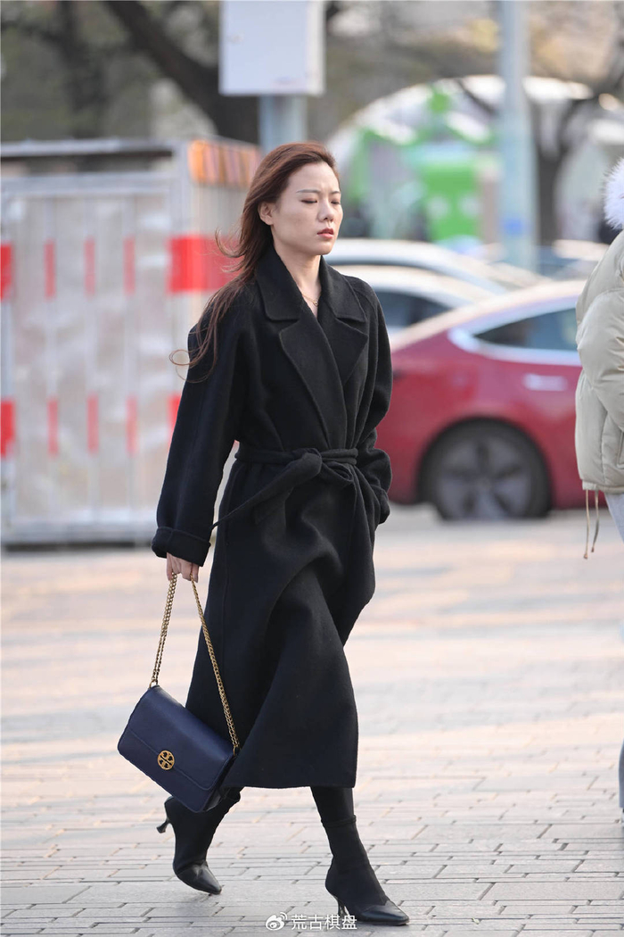 很多经典的搭配组合可以尝试一下,短靴搭配,受到很多美女的喜欢,很多