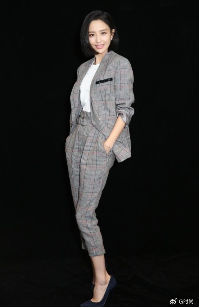 佟丽娅越老越美!"大女人风"穿搭耀眼全场,同框超模吕燕也不输