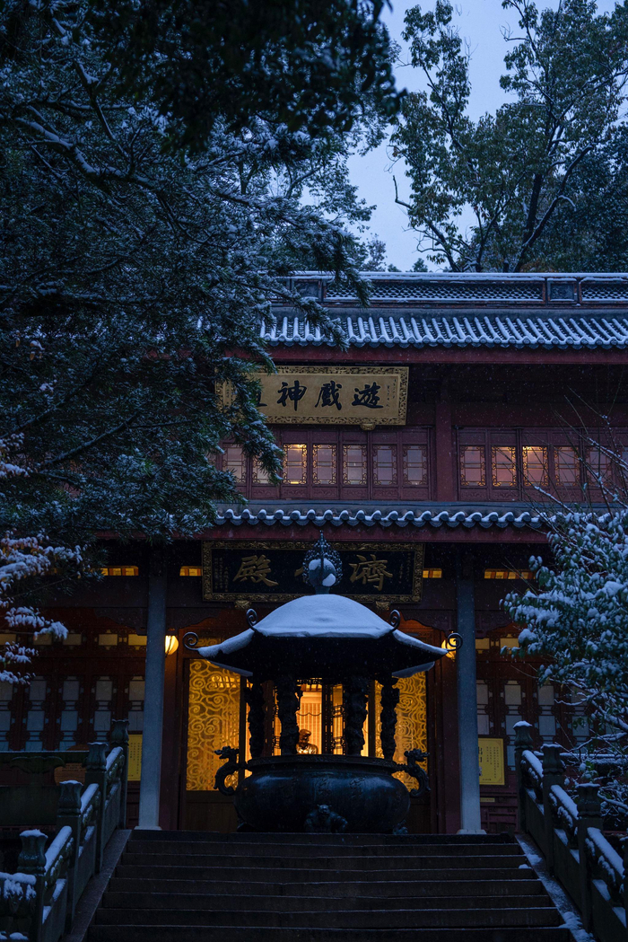 杭州初雪下的灵隐寺,祝愿来年平安顺遂
