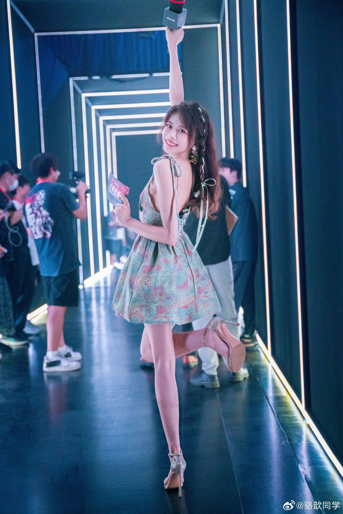 英雄联盟官方主持人骆歆