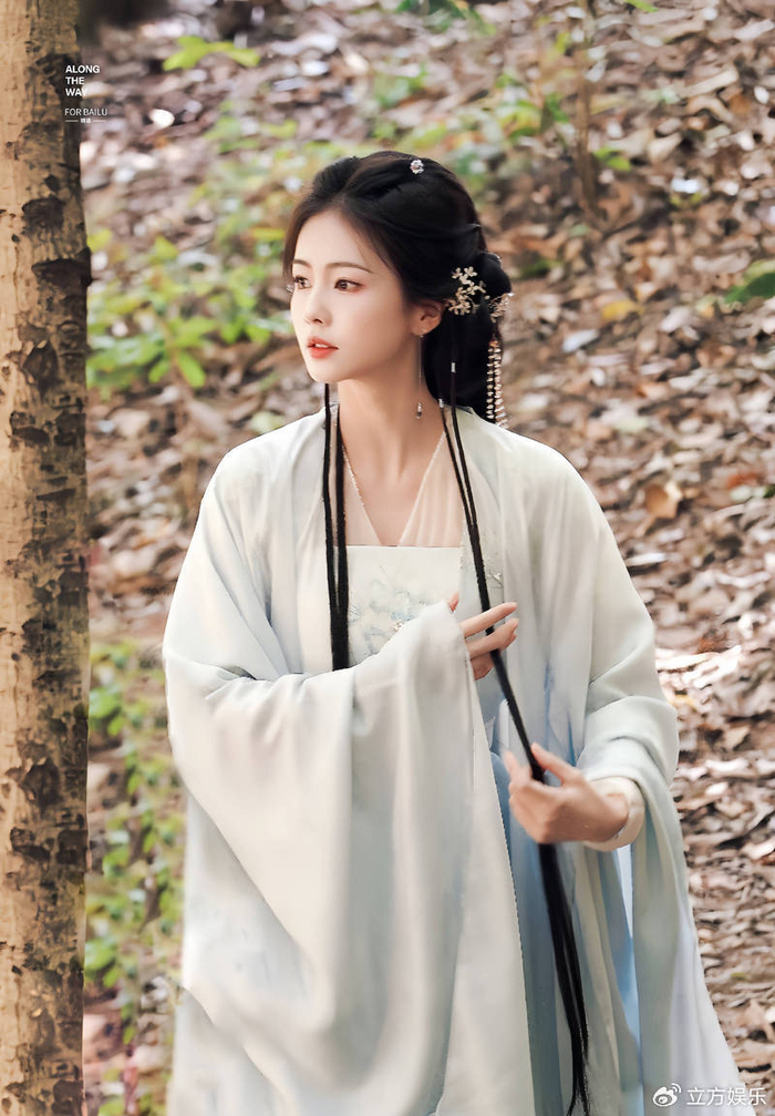白鹿《白月梵星》出妆路透曝光 浅色古装清新灵动|白月梵星|白鹿|浅色