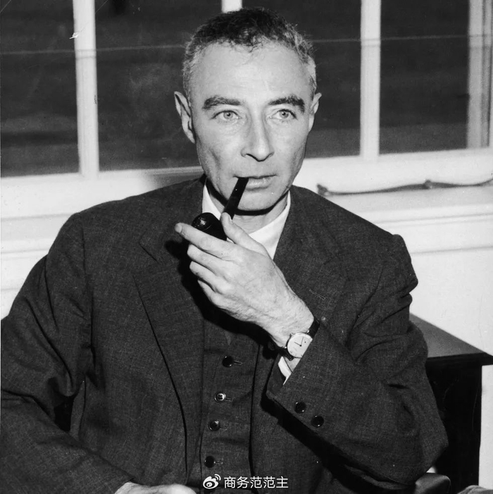 奥本海默人类高知男性穿西装有多帅