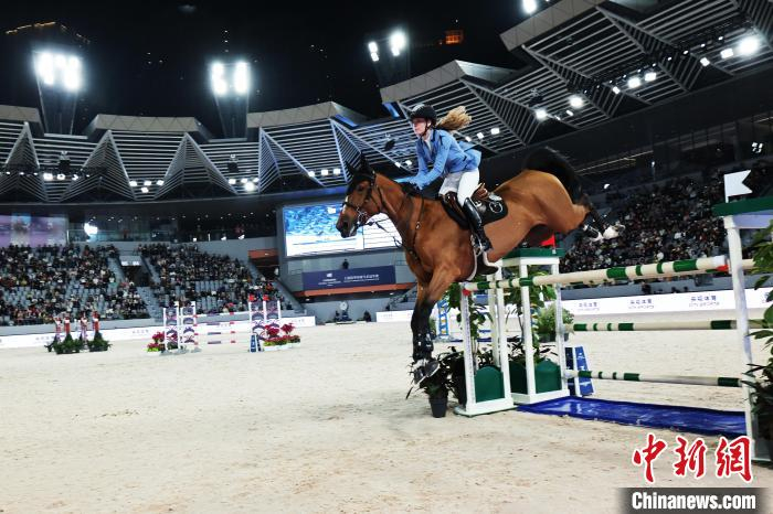 上海环球马术冠军赛首办夜赛为观众带来观赛新体验