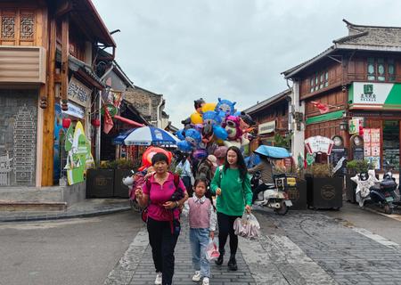 游走保山青龙街，各种美味集于一街，到保山的必游之地