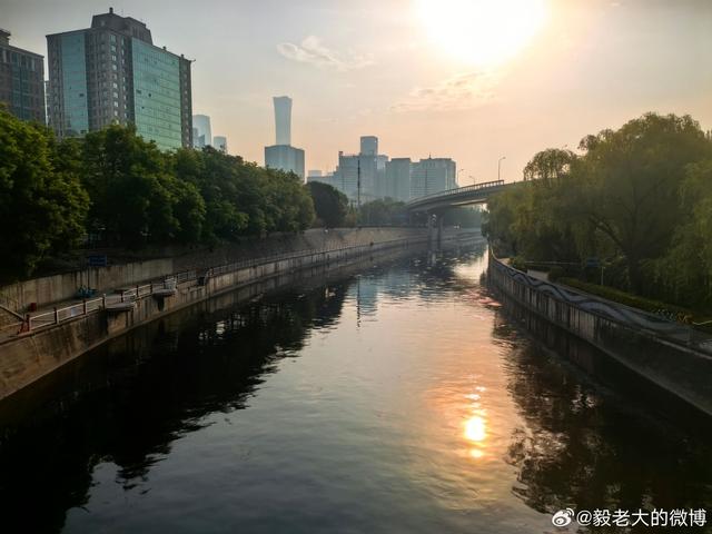 今早从通惠河走到南护城河的大通滨河公园，从朝阳区走到了东城区