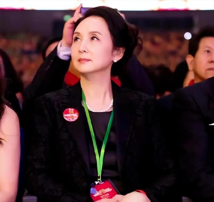 邱佩宁,86版《西游记》嫦娥,嫁给商界大佬后做慈善,活成了菩萨